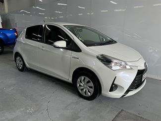 2017 Toyota Vitz - Thumbnail