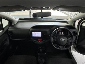 2017 Toyota Vitz - Thumbnail