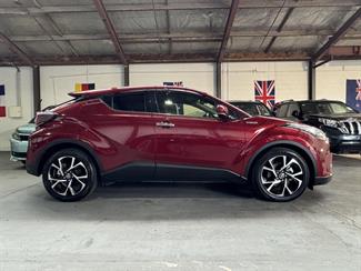 2017 Toyota C-HR - Thumbnail