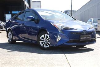 2016 Toyota PRIUS - Thumbnail